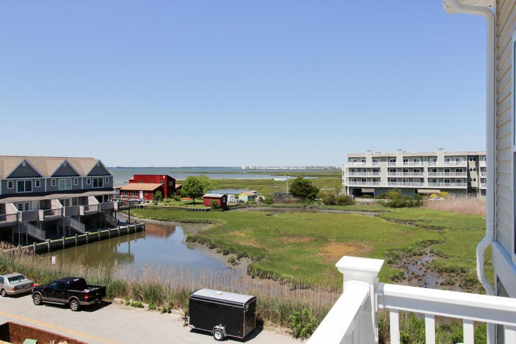 Broad Marsh Beach House II Main image 1